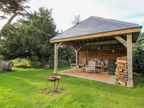 Outdoor dining - Caynham Court, Caynham, Ludlow (Ludlow)
