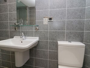 Shower - Ramblers Lodge, Bowland Bridge (Grange-Over-Sands)