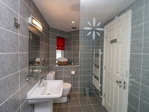 Shower - Ramblers Lodge, Bowland Bridge (Grange-Over-Sands)