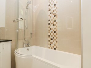 Shower - Long Batch Cottage, Ditcheat (Shepton Mallet)