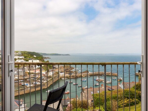 Property grounds - Charming Pink House with Views (St. Austell)