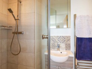 Shower - Charming Pink House with Views (St. Austell)