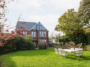 Outdoor dining - 5 The Nab House, Bembridge (Bembridge)