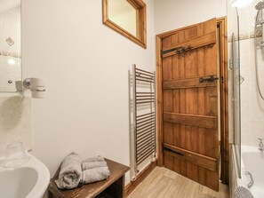 Shower - Upper Home Farm, Cardington (Church Stretton)