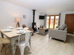 Dining - Rabbit's Warren, Titchfield Common (Fareham)