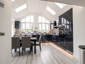 Dishwasher - Braeface Cottage, Bonnybridge. (Bonnybridge)