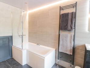 Shower - Braeface Cottage, Bonnybridge. (Bonnybridge)