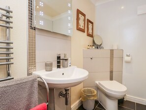 Shower - Church View, Ambleside (Ambleside)