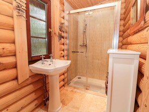 Shower - Little Bears Hideaway @ 23 Lakeside, Felton (Morpeth)