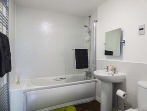 Shower - Tehidy: Modern Apartment with Balcony and WiFi (St. Austell)