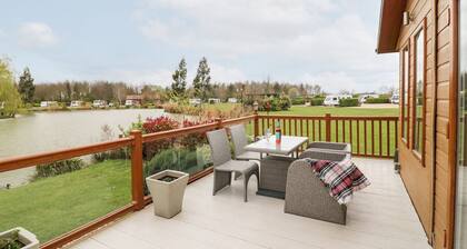 Lake View Lodge at 10 Cliff Lane