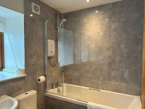 Shower - Mackintosh, Kinloch Rannoch (Pitlochry)
