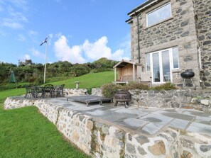 Outdoor dining - Penmarth House, Coverack (Helston)
