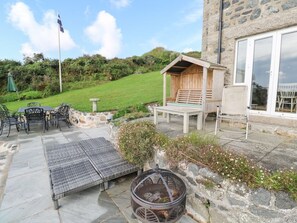Outdoor dining - Penmarth House, Coverack (Helston)