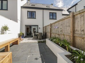 Outdoor dining - 5 Ocean Heights, Newquay (Newquay)