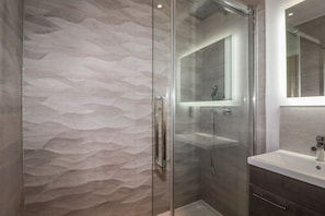 Shower - 5 Ocean Heights, Newquay (Newquay)