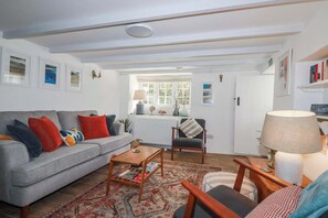A living room with a sofa, armchairs, a coffee table, and a lamp. - Ivy Cottage, Tintagel, Trenale (Tintagel)