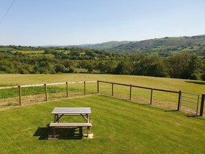 المنطقة المحيطة بالمنشأة