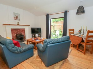 Living area - Coldharbour Farm Bungalow Annexe, Wareham (Wareham)