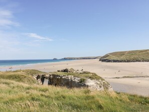 Beach nearby - Sandpiper, Perranporth (Perranporth)