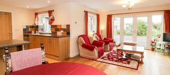 Vine Lodge Charming Retreat in Martock