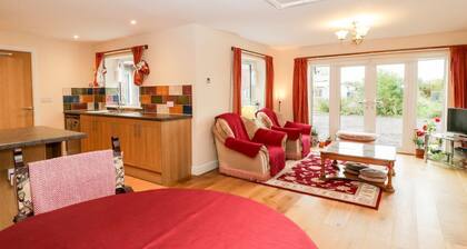 Vine Lodge Charming Retreat in Martock