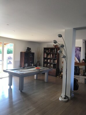 Games room - VILLA FOR 6/8 PEOPLE, PRIVATE POOL, BETWEEN LAKE, SEA, MOUNTAINS AND SPAIN. (Villeneuve-de-la-Raho)