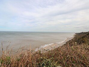 Beach nearby - 107 Kings Chalet Park, Cromer. (Cromer)