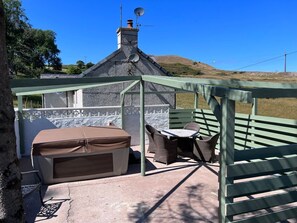 Outdoor dining - Pyllau Farm, Llandudno (Llandudno)