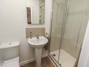 Shower - Brucap Cottage, Beadnell. 3bed (Chathill)