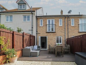 Outdoor dining - Brucap Cottage, Beadnell. 3bed (Chathill)