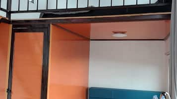 Eenvoudige kamer, 1 twee- of 2 eenpersoonsbedden | Interieur