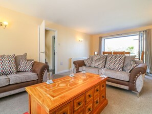 Living area - Cres is in Tintagel, Cornwall. (Tintagel)