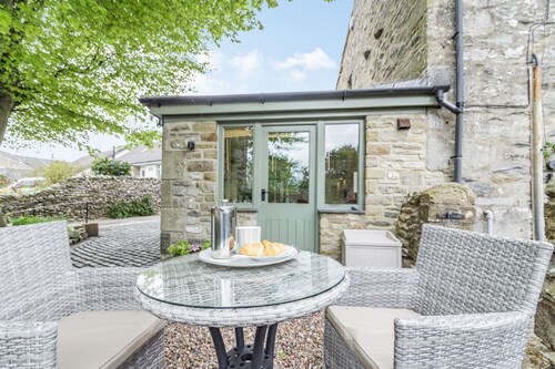 The Friendly Room, Austwick