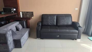 Room, 1 Bedroom, Accessible | Living room