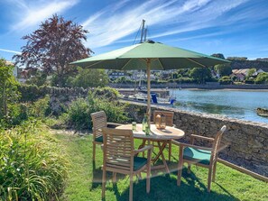 Outdoor dining - Clover Cottage, Hooe (Plymouth)