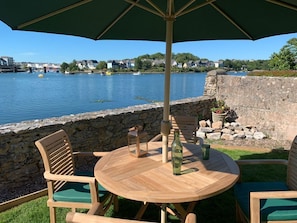 Outdoor dining - Clover Cottage, Hooe (Plymouth)