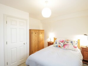 Room - 14 Lyme Mews, Seaton, Devon (Seaton)