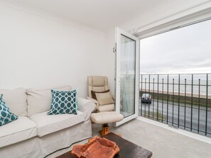 Living area - 14 Lyme Mews, Seaton, Devon (Seaton)