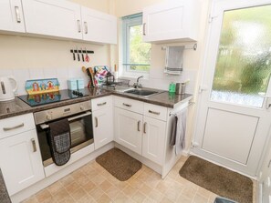 High chair - Buddleia Cottage, Seaview (Seaview)