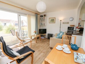 Living area - Buddleia Cottage, Seaview (Seaview)
