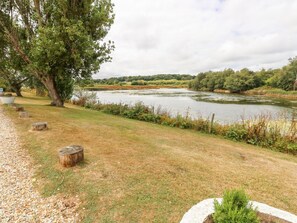 Property grounds - Buddleia Cottage, Seaview (Seaview)