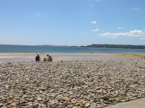 Beach nearby - The Pirate: Coastal Retreat Amroth (Narberth)