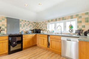 Dishwasher - Armando, Devoran, Cornwall (Truro)