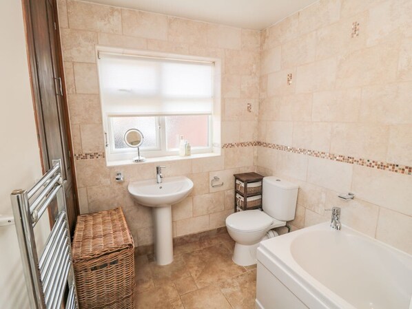 Shower - Lilly May Cottage: Pet-Friendly Stay (Bridlington)