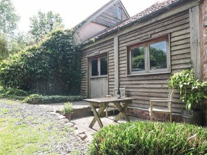 Outdoor dining - The Wagon House, Bicknoller (Taunton)