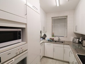 Dishwasher - Directors Box (1 bedroom), Bridlington (Bridlington)