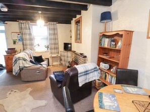 Living area - Merlin: A Cozy Retreat in Llithfaen (Pwllheli)
