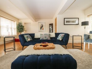 Living area - Charming Little Aluph Retreat (Ashford)