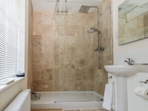 Shower - Charming Little Aluph Retreat (Ashford)